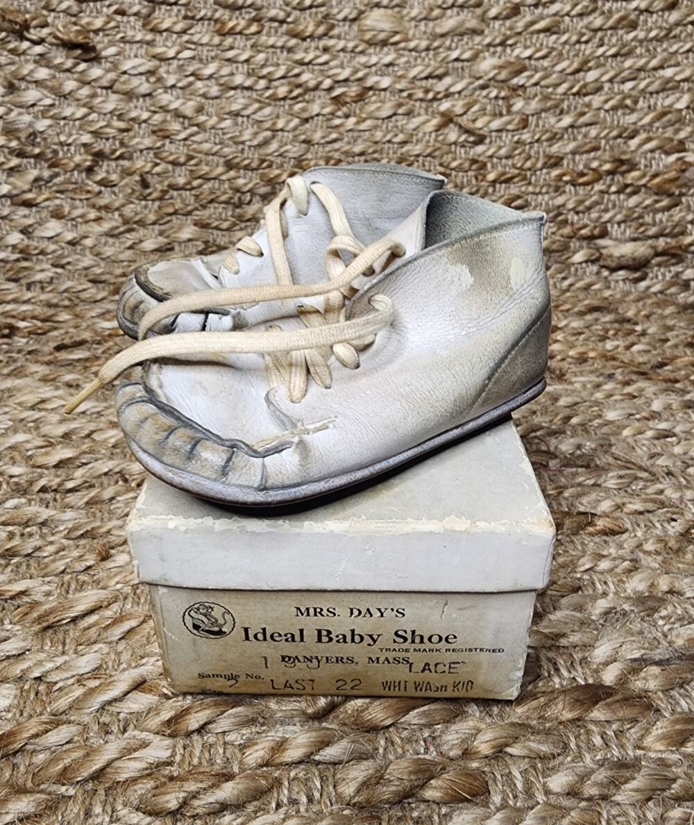 Vintage 1950's Mrs. Days Ideal Baby Shoes White Leather Infant Soft Sole Size 2